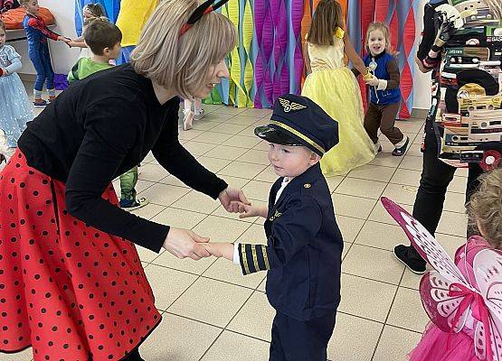 Grafika 32: NIECH ŻYJE BAL!