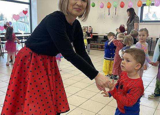 Grafika 35: NIECH ŻYJE BAL!