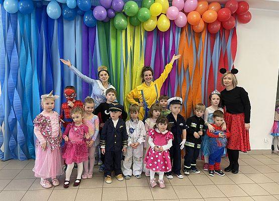 Grafika 1: NIECH ŻYJE BAL!