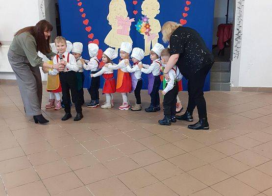 Grafika 2: Uroczystość z okazji Dnia Babci i Dziadka