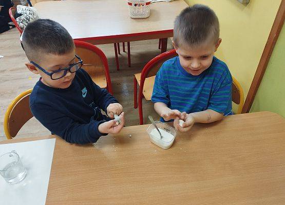 Grafika 4: Wodne eksperymenty