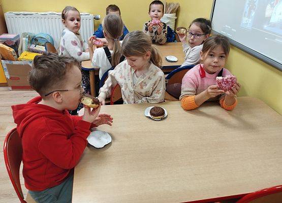 Grafika 1: Tłusty czwartek