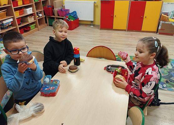 Grafika 2: Tłusty czwartek