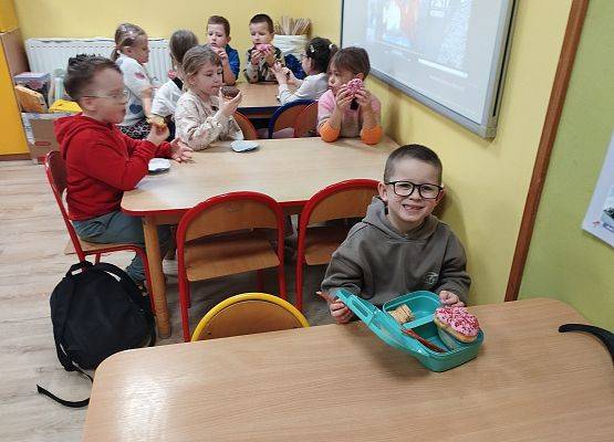 Grafika 4: Tłusty czwartek