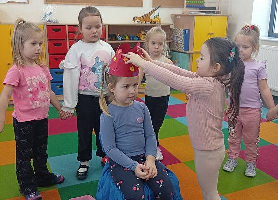 Grafika 11: URODZINKI ZOSI I HANI