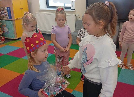 Grafika 14: URODZINKI ZOSI I HANI