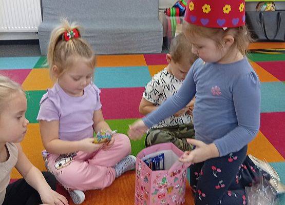 Grafika 17: URODZINKI ZOSI I HANI