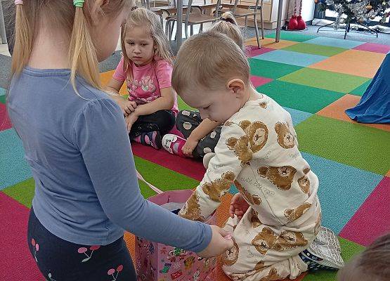 Grafika 18: URODZINKI ZOSI I HANI