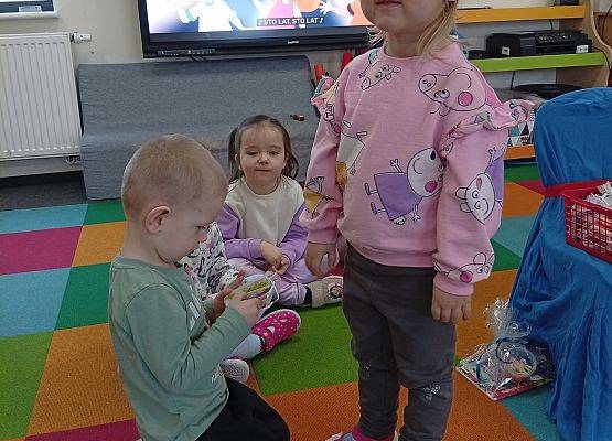 Grafika 7: URODZINKI ZOSI I HANI