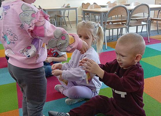 Grafika 8: URODZINKI ZOSI I HANI