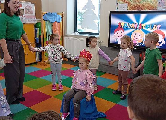 Grafika 2: URODZINKI ZOSI I HANI