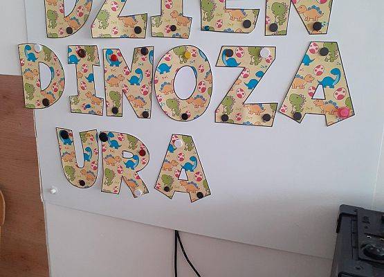 Grafika 1: Dzień Dinozaura