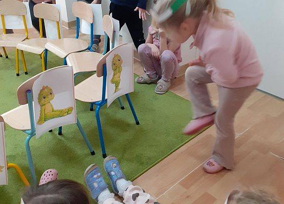 Grafika 8: Dzień Dinozaura