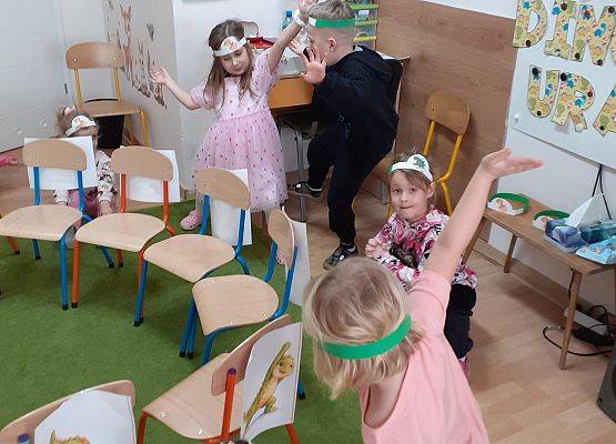 Grafika 12: Dzień Dinozaura