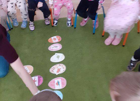 Grafika 28: Dzień Dinozaura