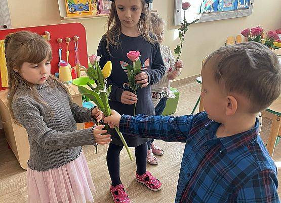 Grafika 6: NIESPODZIANKA DLA DZIEWCZYNEK