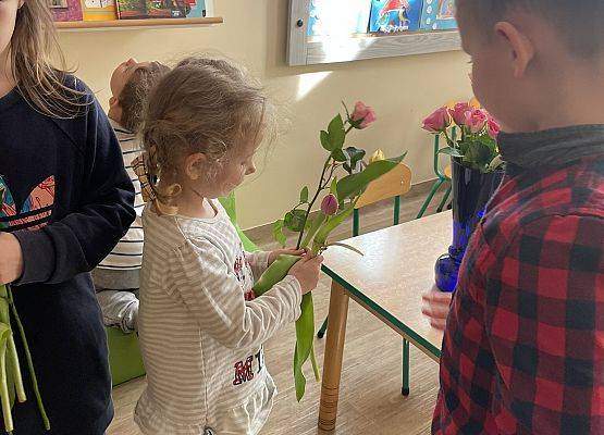 Grafika 7: NIESPODZIANKA DLA DZIEWCZYNEK