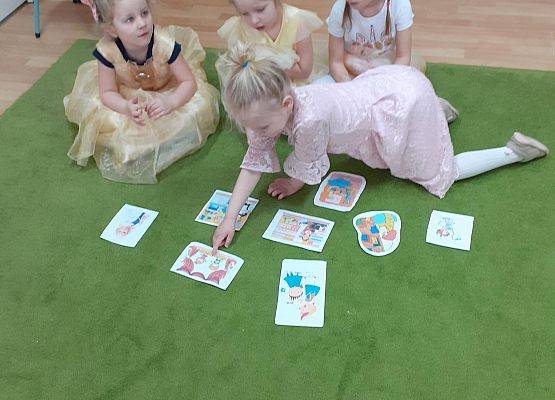 Grafika 20: Dzień Kobiet. Święto wszystkich dziewczynek i kobiet