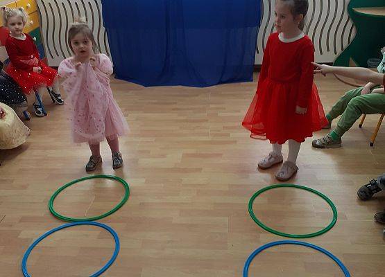 Grafika 29: Dzień Kobiet. Święto wszystkich dziewczynek i kobiet