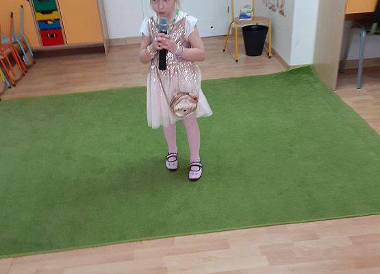 Grafika 34: Dzień Kobiet. Święto wszystkich dziewczynek i kobiet