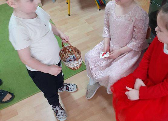 Grafika 43: Dzień Kobiet. Święto wszystkich dziewczynek i kobiet