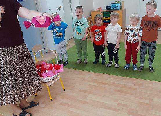 Grafika 53: Dzień Kobiet. Święto wszystkich dziewczynek i kobiet