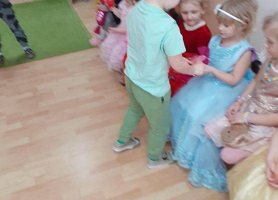 Grafika 58: Dzień Kobiet. Święto wszystkich dziewczynek i kobiet