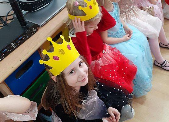 Grafika 67: Dzień Kobiet. Święto wszystkich dziewczynek i kobiet