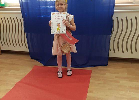 Grafika 74: Dzień Kobiet. Święto wszystkich dziewczynek i kobiet