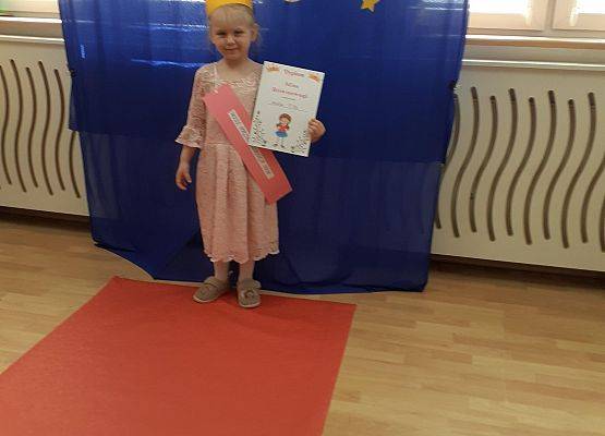 Grafika 76: Dzień Kobiet. Święto wszystkich dziewczynek i kobiet