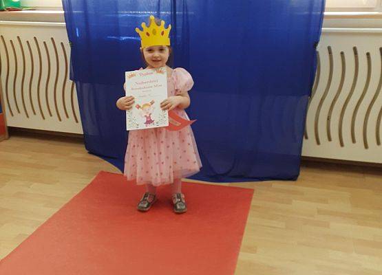 Grafika 77: Dzień Kobiet. Święto wszystkich dziewczynek i kobiet