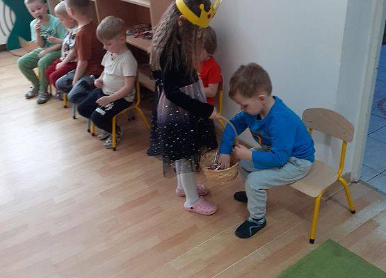 Grafika 88: Dzień Kobiet. Święto wszystkich dziewczynek i kobiet