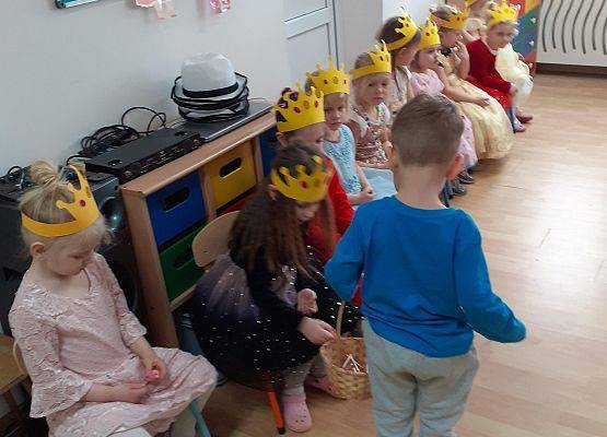 Grafika 89: Dzień Kobiet. Święto wszystkich dziewczynek i kobiet