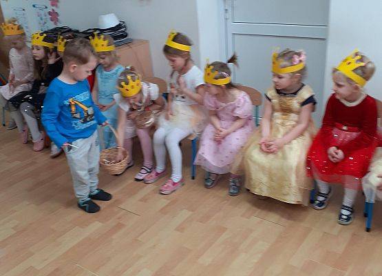 Grafika 90: Dzień Kobiet. Święto wszystkich dziewczynek i kobiet