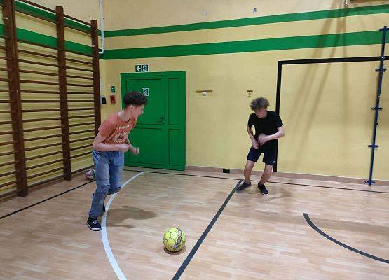 Grafika 5: Nocka w szkole