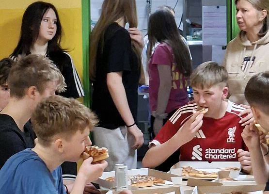 Grafika 2: Nocka w szkole