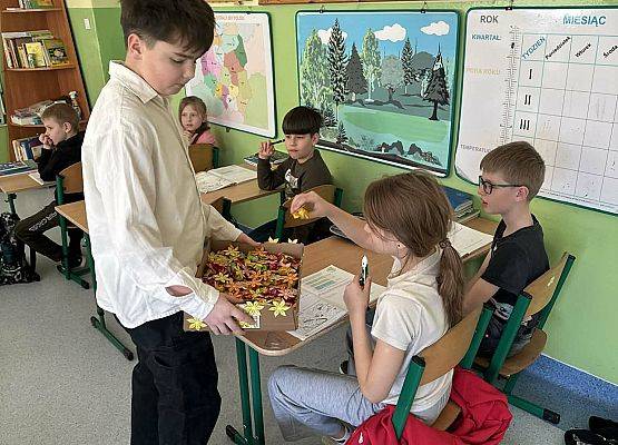 Grafika 10: Dzień Kobiet w szkole