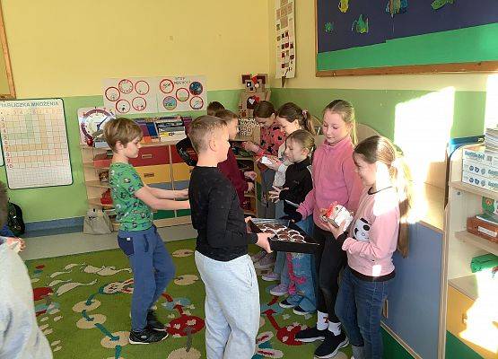 Grafika 14: Dzień Kobiet w szkole