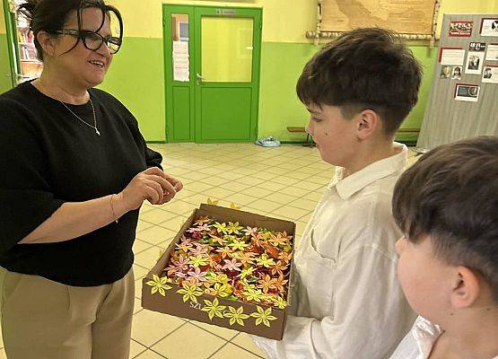 Grafika 7: Dzień Kobiet w szkole