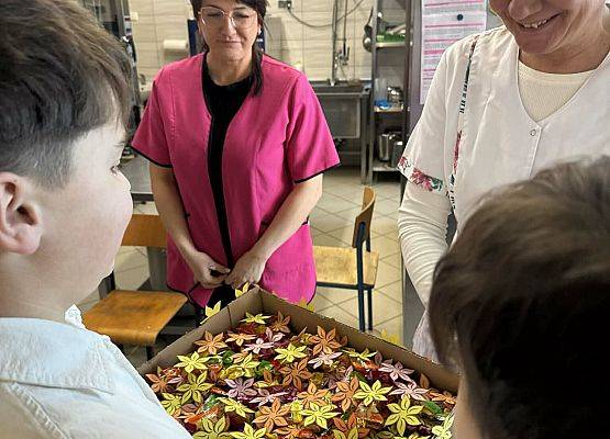 Grafika 9: Dzień Kobiet w szkole