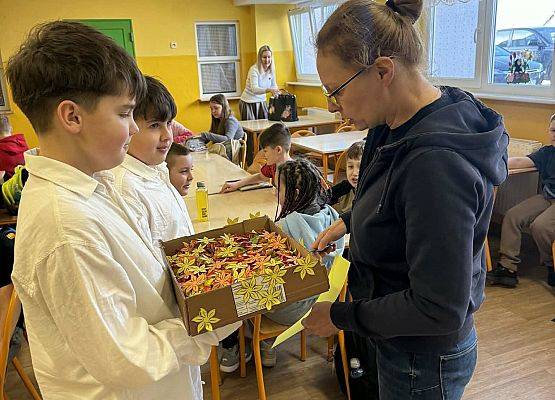 Grafika 11: Dzień Kobiet w szkole