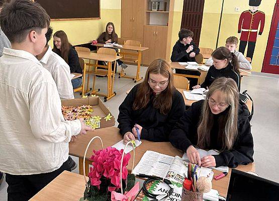 Grafika 1: Dzień Kobiet w szkole