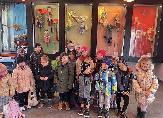 Grafika 1: WYCIECZKA