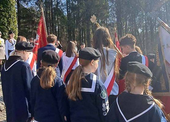 Grafika 12: Uroczystość w Nawczu