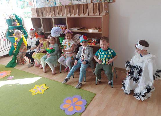 Grafika 3: Wiosenny pokaz mody