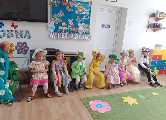 Grafika 2: Wiosenny pokaz mody