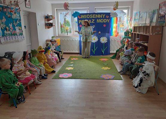 Grafika 5: Wiosenny pokaz mody