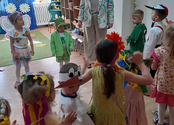 Grafika 10: Wiosenny pokaz mody