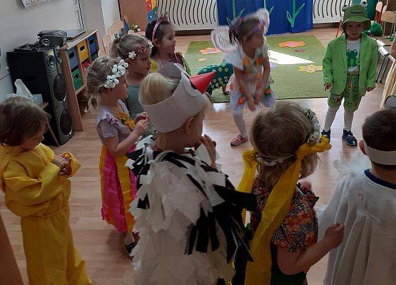 Grafika 11: Wiosenny pokaz mody