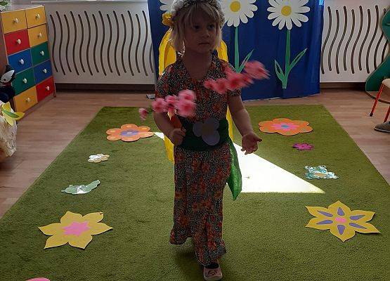 Grafika 14: Wiosenny pokaz mody